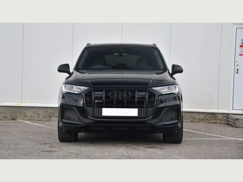 Close-up of the Audi SQ7 front badge and grille, symbolising luxury rental.