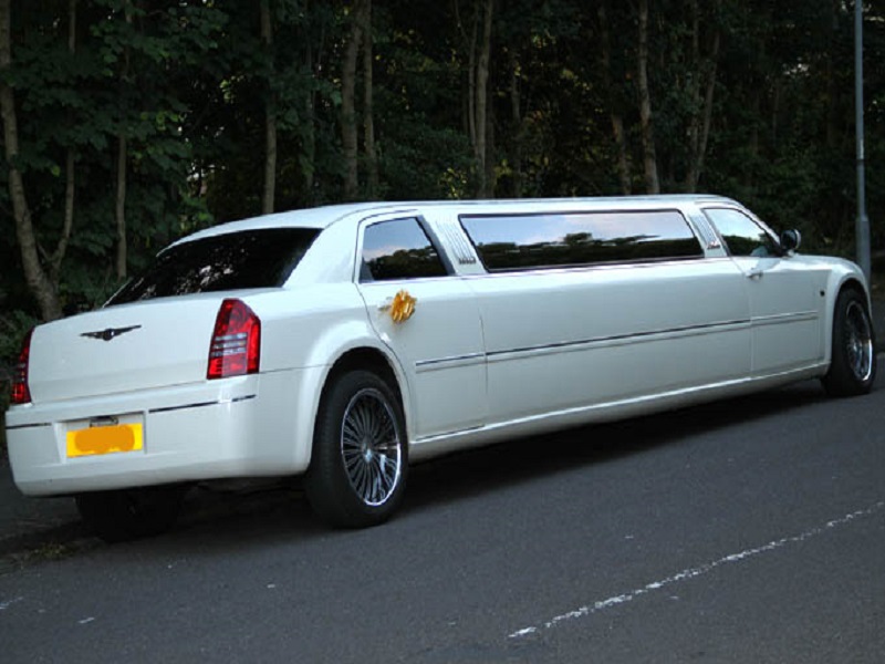 Chrysler C300 Baby Bentley Limo