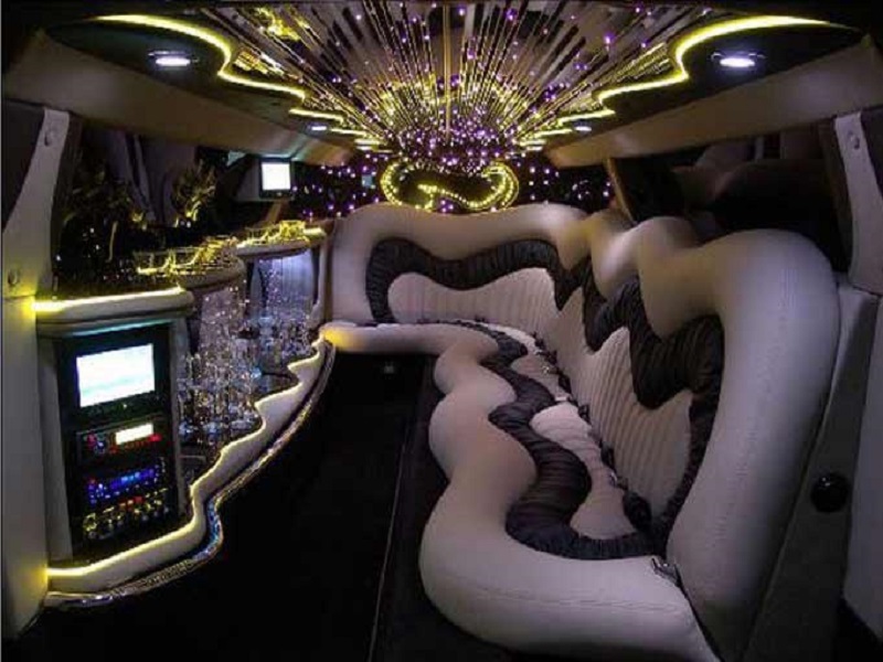 Chrysler C300 Baby Bentley Limo