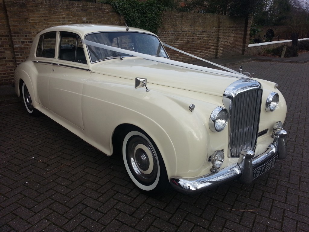 A side view of the classic Bentley S1, perfect for wedding car hire.