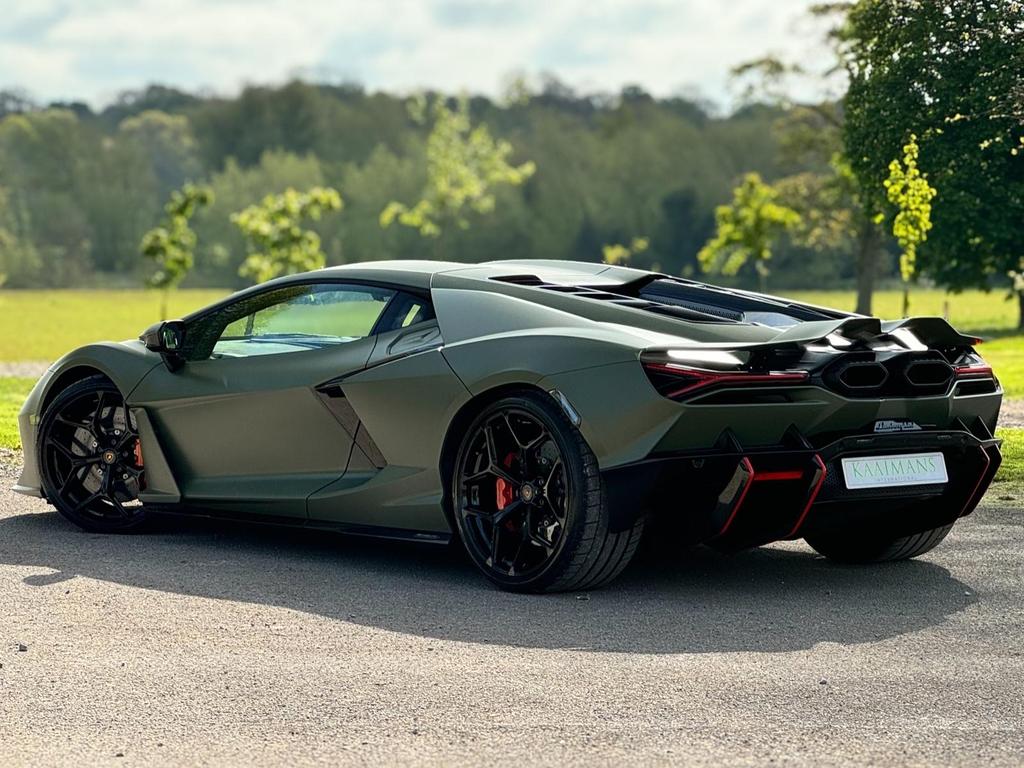 Lamborghini Revuelto