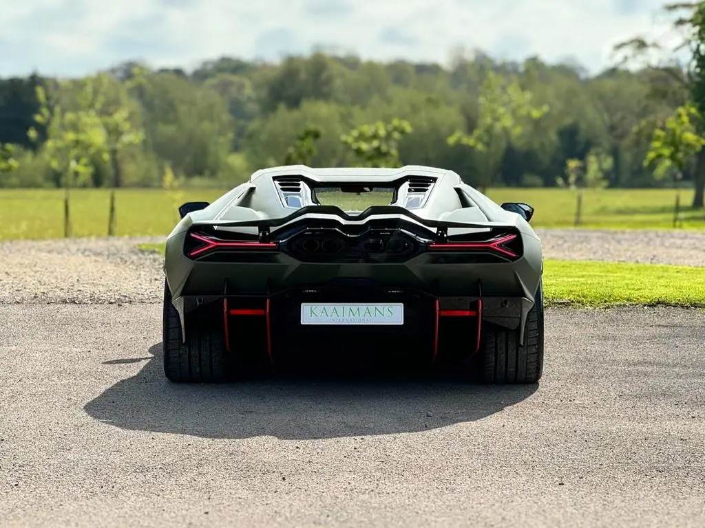 Lamborghini Revuelto