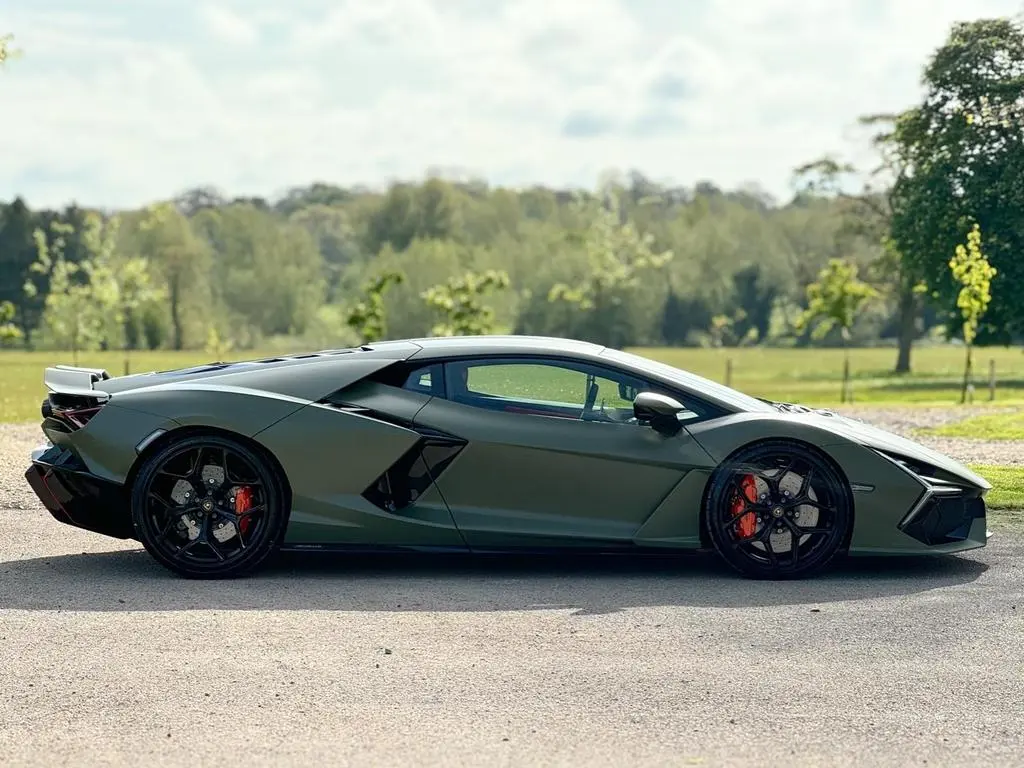Lamborghini Revuelto