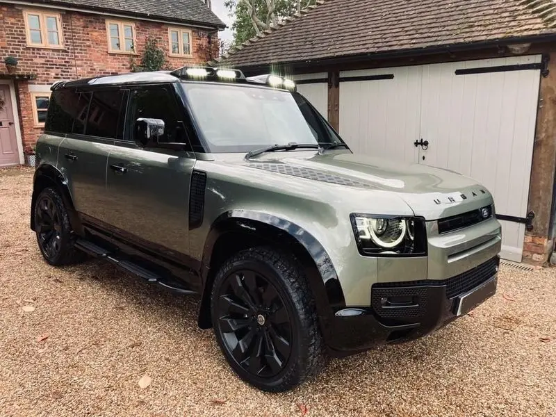 Land Rover Defender 110