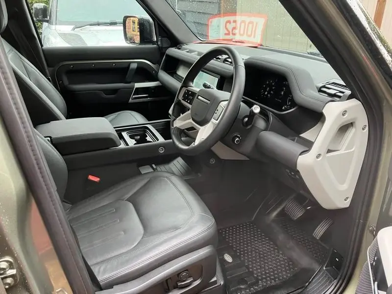 Land Rover Defender 110