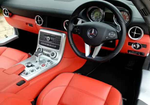 Mercedes SLS